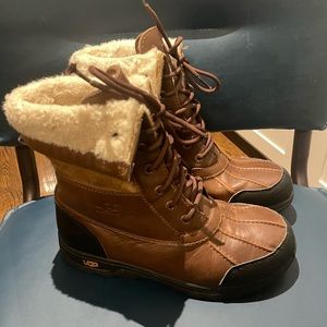 Uggs leather super warm boots.